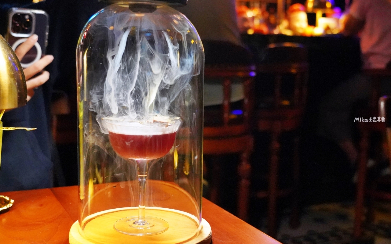 【金門】 金城飯店｜酒吧｜金門威士忌博物館｜金門夜生活推薦 閩式古厝＋英式酒吧風的高粱、威士忌調酒，各種創意搞怪 好喝也好玩。