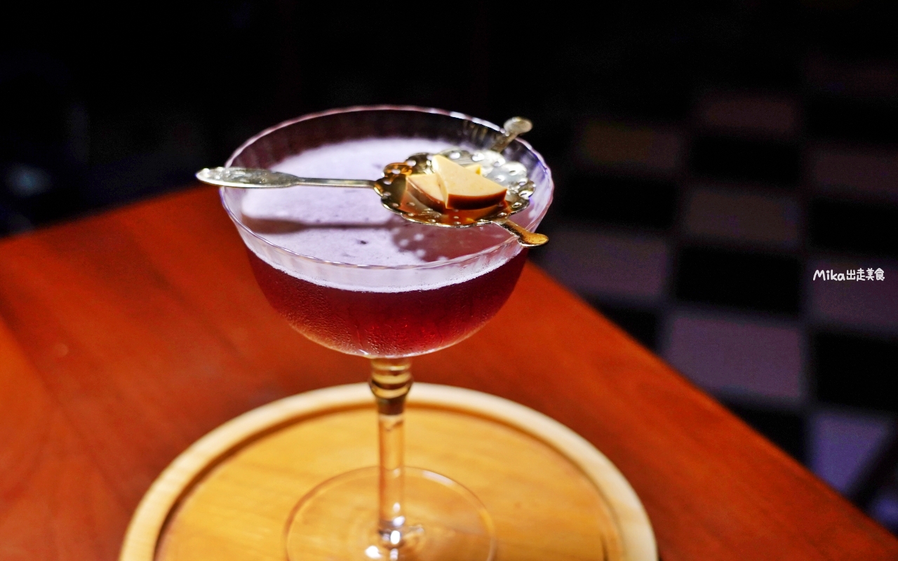 【金門】 金城飯店｜酒吧｜金門威士忌博物館｜金門夜生活推薦 閩式古厝＋英式酒吧風的高粱、威士忌調酒，各種創意搞怪 好喝也好玩。