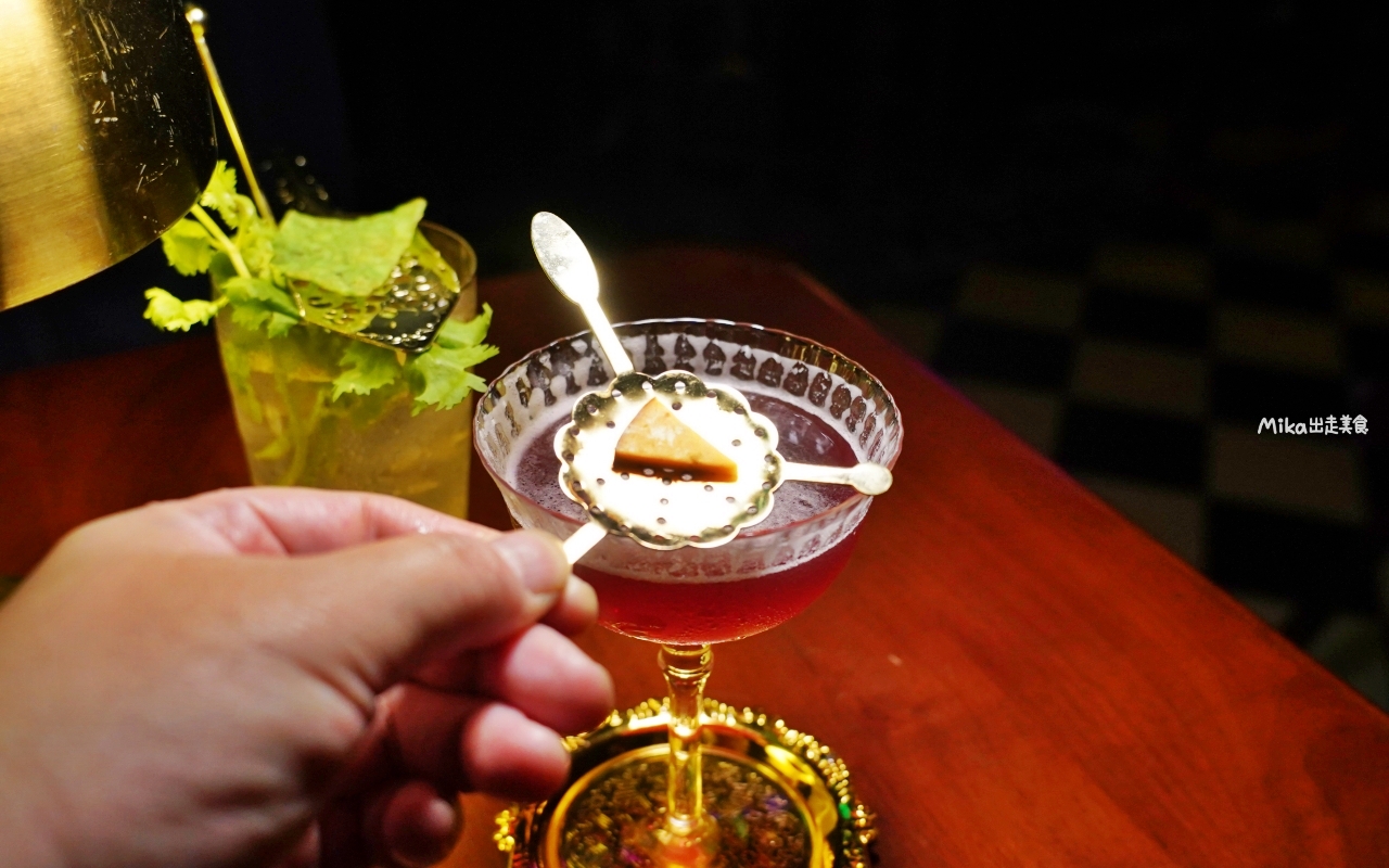 【金門】 金城飯店｜酒吧｜金門威士忌博物館｜金門夜生活推薦 閩式古厝＋英式酒吧風的高粱、威士忌調酒，各種創意搞怪 好喝也好玩。