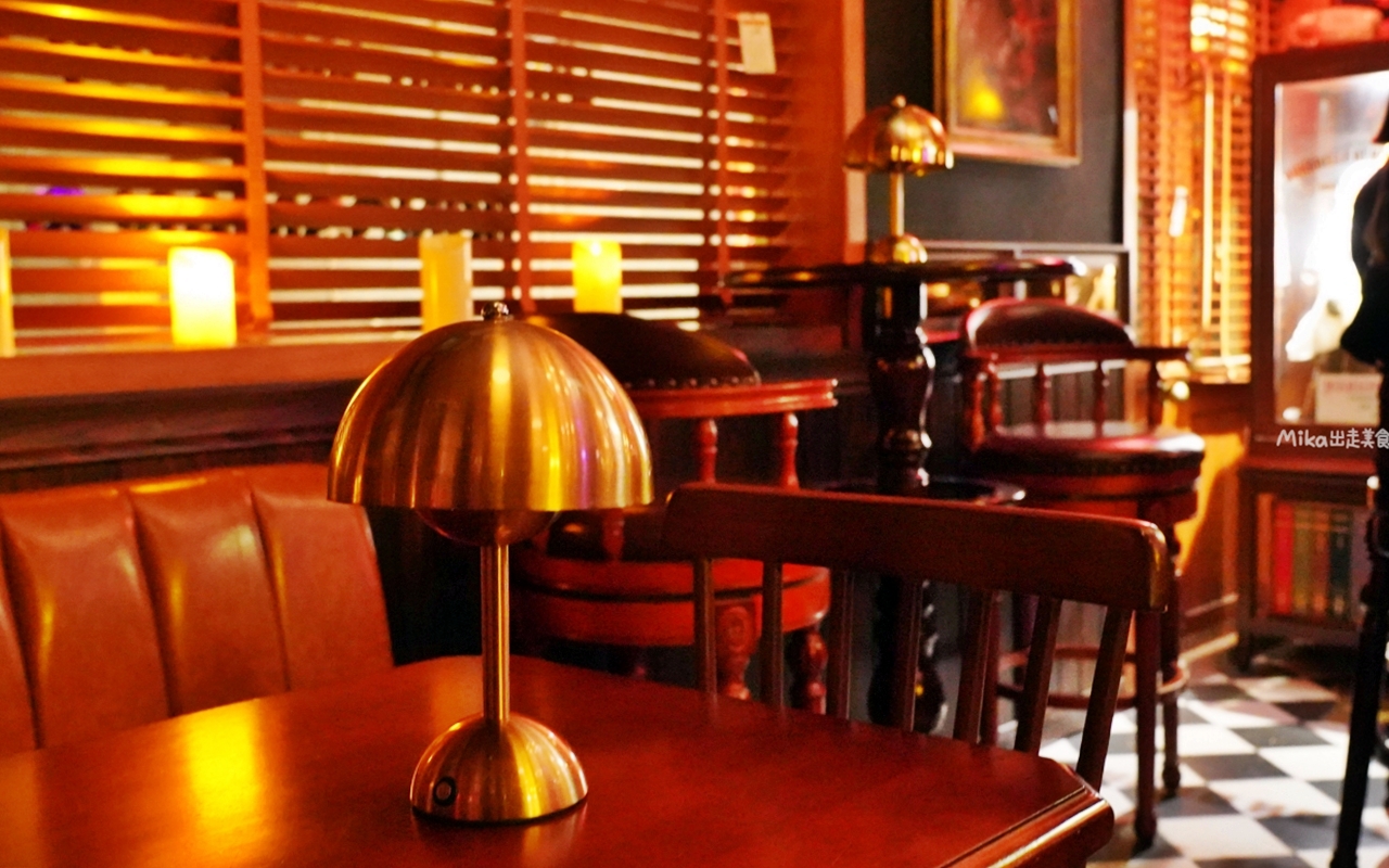 【金門】 金城飯店｜酒吧｜金門威士忌博物館｜金門夜生活推薦 閩式古厝＋英式酒吧風的高粱、威士忌調酒，各種創意搞怪 好喝也好玩。