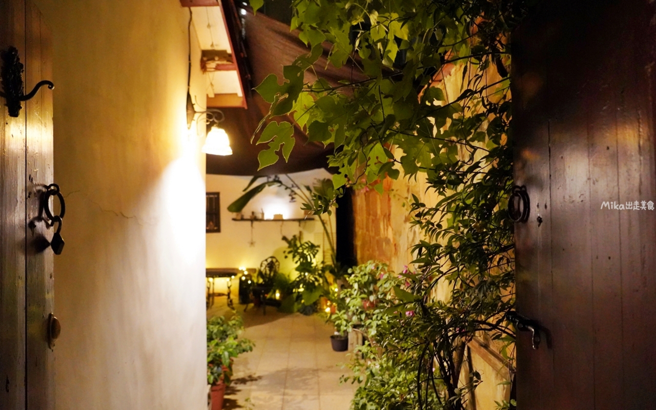 【金門】隱室．微光 咖啡館｜夜間限定 每週只營業三天  隱藏版古厝咖啡館、微醺調酒茶香入味搭配大人味甜點。
