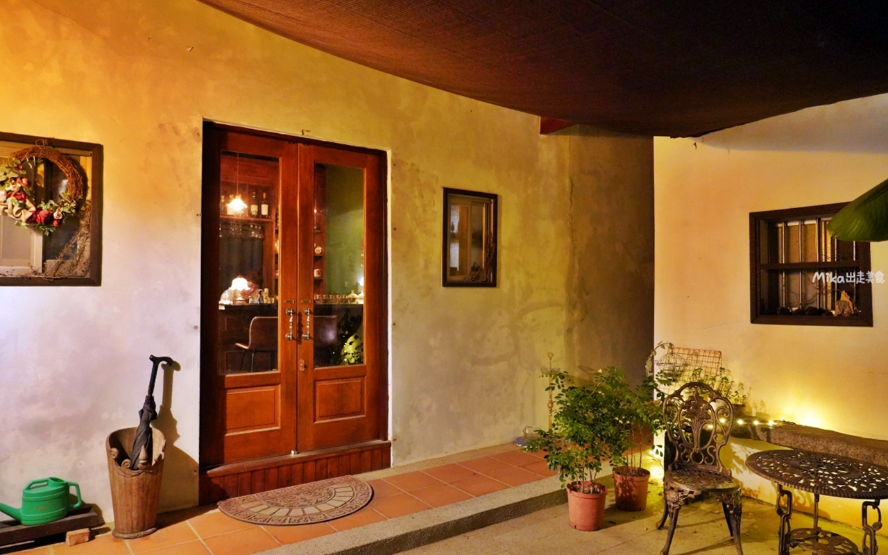 【金門】隱室．微光 咖啡館｜夜間限定 每週只營業三天  隱藏版古厝咖啡館、微醺調酒茶香入味搭配大人味甜點。