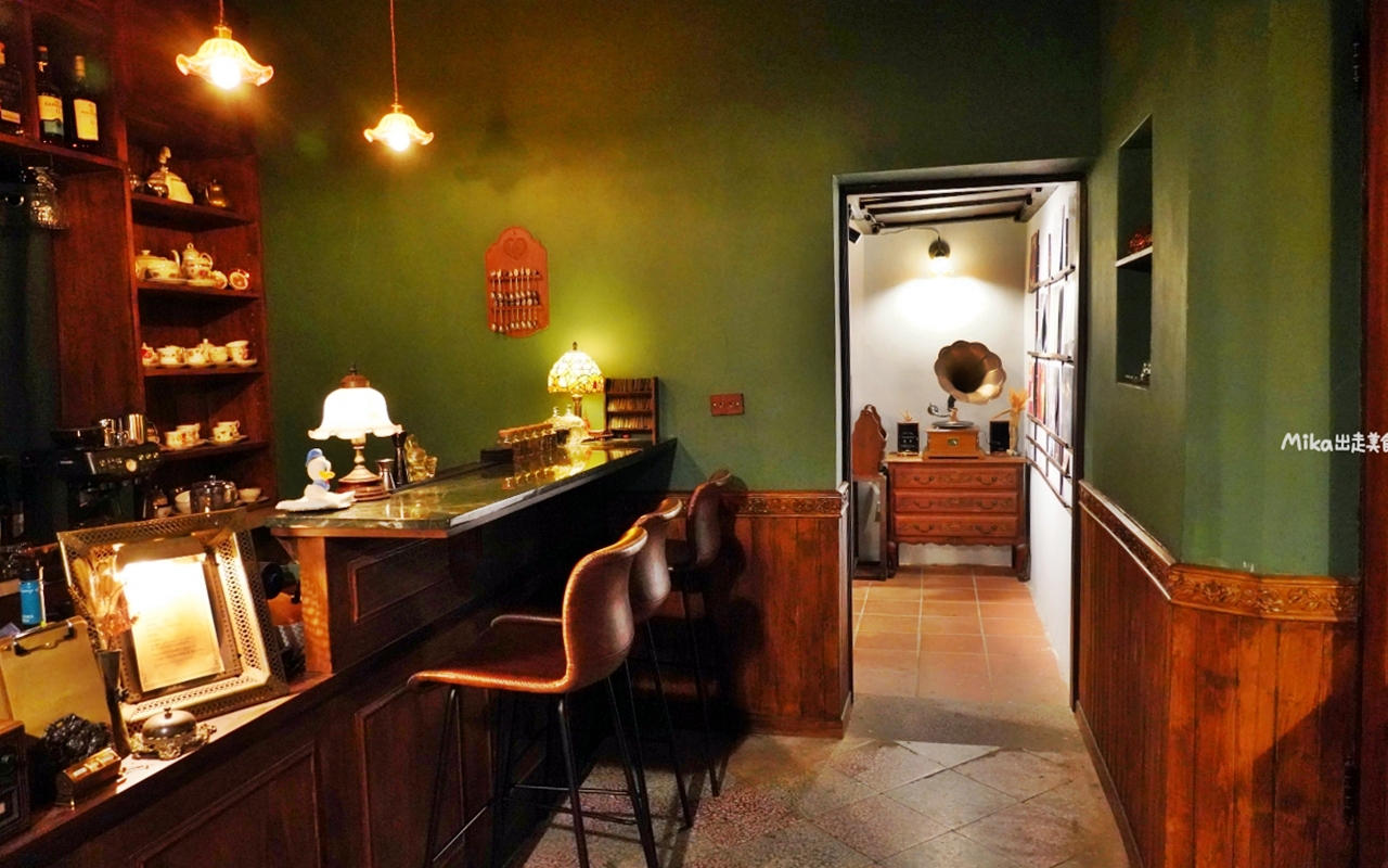 【金門】隱室．微光 咖啡館｜夜間限定 每週只營業三天  隱藏版古厝咖啡館、微醺調酒茶香入味搭配大人味甜點。