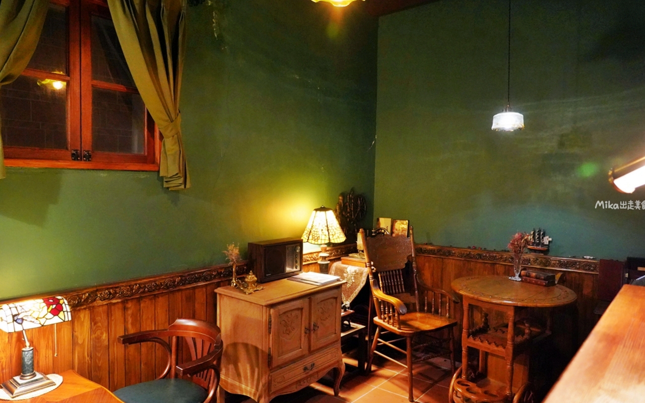 【金門】隱室．微光 咖啡館｜夜間限定 每週只營業三天  隱藏版古厝咖啡館、微醺調酒茶香入味搭配大人味甜點。