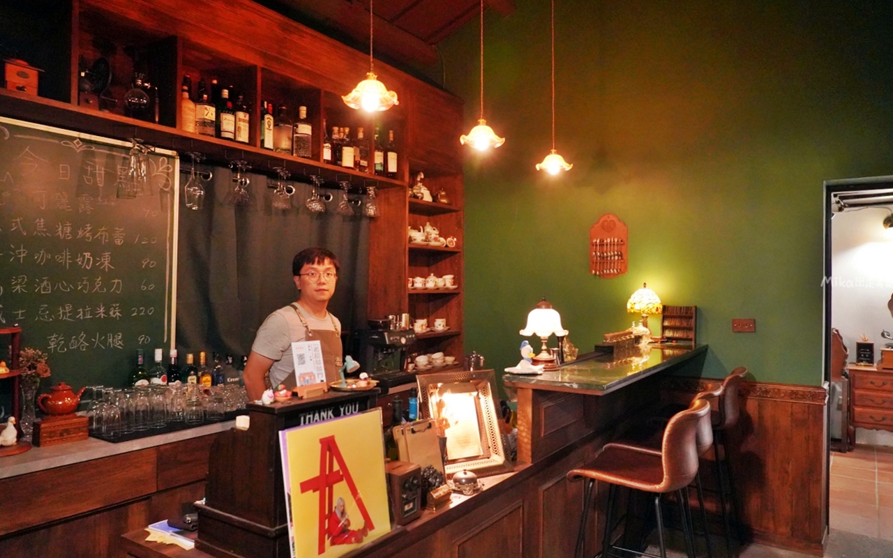 【金門】隱室．微光 咖啡館｜夜間限定 每週只營業三天  隱藏版古厝咖啡館、微醺調酒茶香入味搭配大人味甜點。