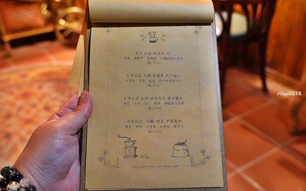 【金門】隱室．微光 咖啡館｜夜間限定 每週只營業三天  隱藏版古厝咖啡館、微醺調酒茶香入味搭配大人味甜點。