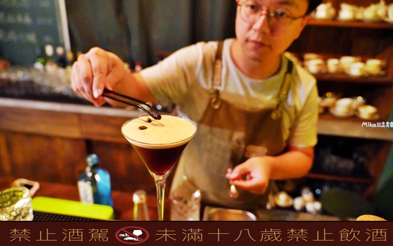 【金門】隱室．微光 咖啡館｜夜間限定 每週只營業三天  隱藏版古厝咖啡館、微醺調酒茶香入味搭配大人味甜點。