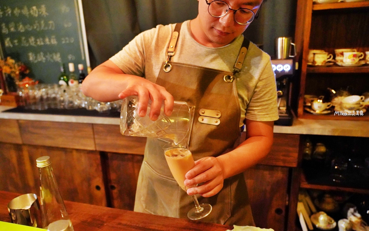 【金門】隱室．微光 咖啡館｜夜間限定 每週只營業三天  隱藏版古厝咖啡館、微醺調酒茶香入味搭配大人味甜點。