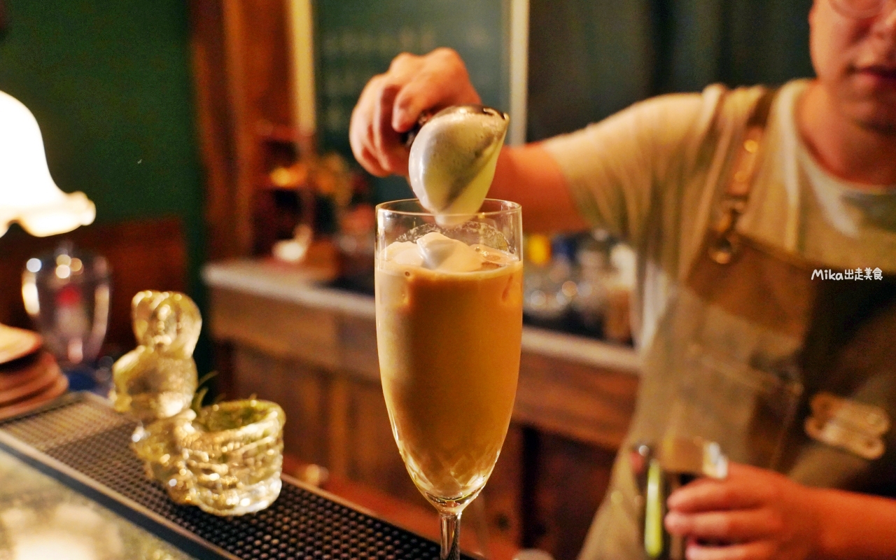 【金門】隱室．微光 咖啡館｜夜間限定 每週只營業三天  隱藏版古厝咖啡館、微醺調酒茶香入味搭配大人味甜點。