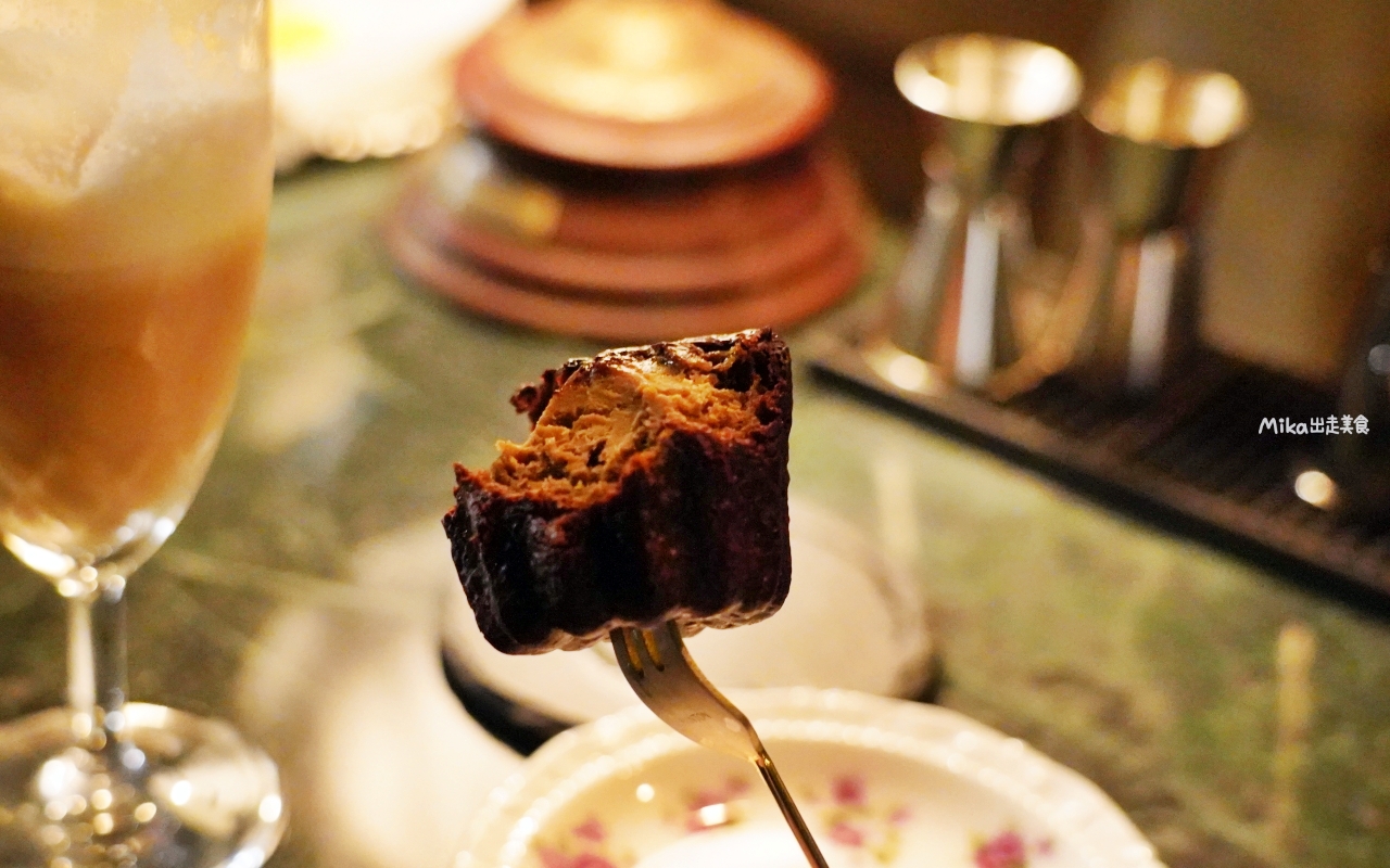 【金門】隱室．微光 咖啡館｜夜間限定 每週只營業三天  隱藏版古厝咖啡館、微醺調酒茶香入味搭配大人味甜點。