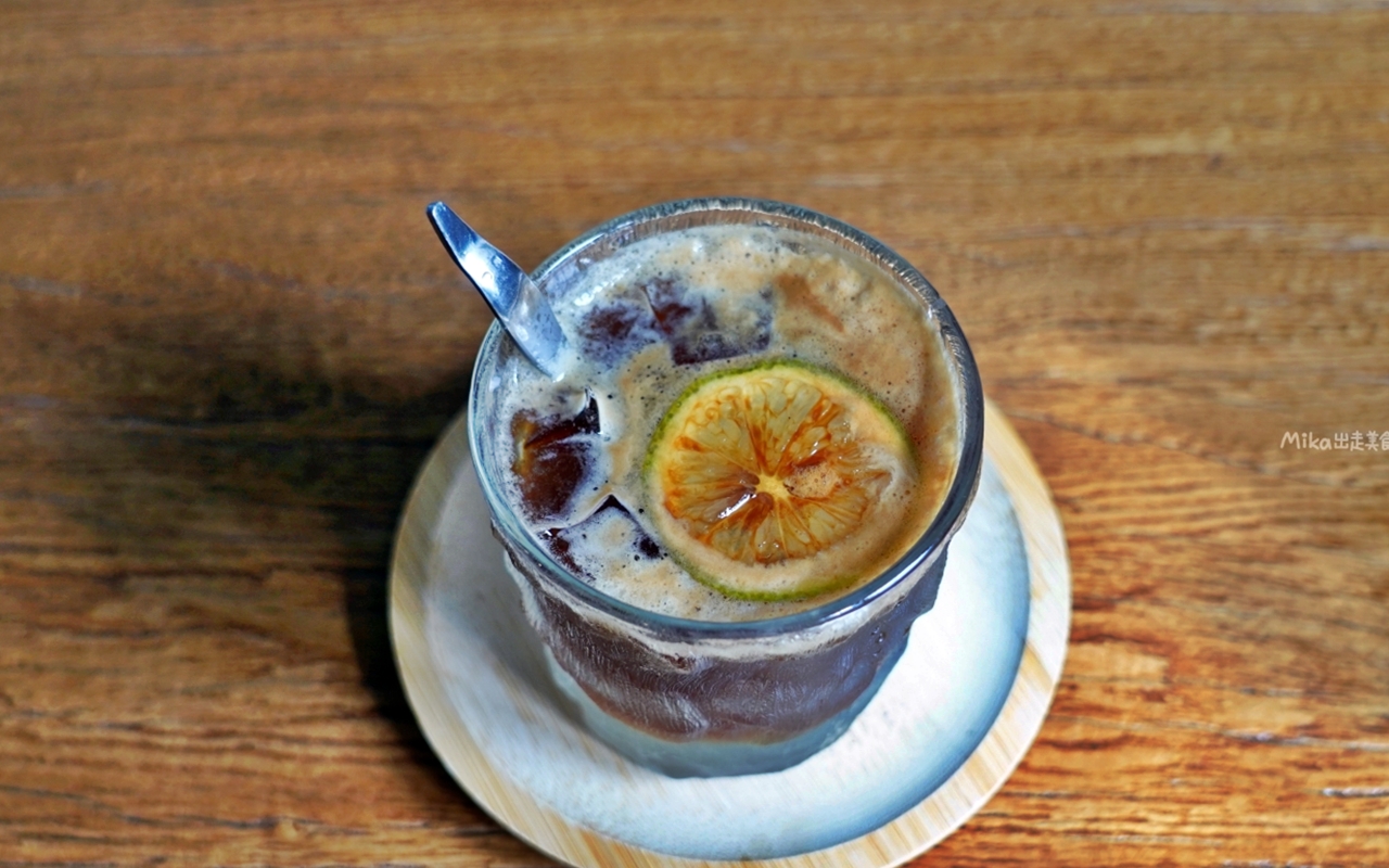 【新北】 貢寮 GUOGANG CAFE 過港仔咖啡｜一家開在貢寮漁村海邊，低調隱密的咖啡廳，提供茶飲/手作甜點還有沖洗室。