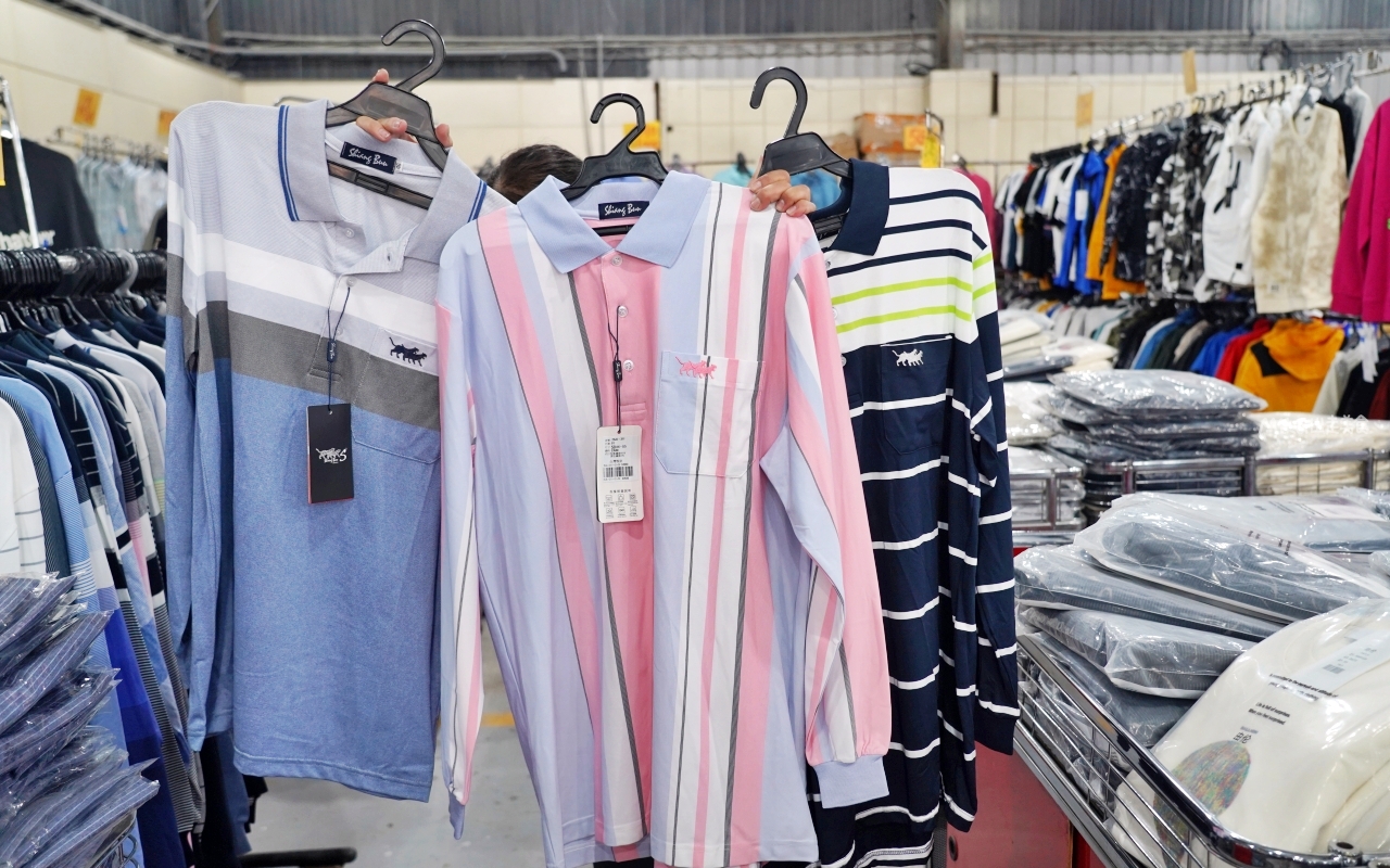 【台南】嘉益 萬件牛仔褲 聯合廠拍｜台南冰涼衣褲 秋冬早鳥價！ 萬件牛仔褲X原廠犀牛X五大品牌運動鞋 聯合特賣中。