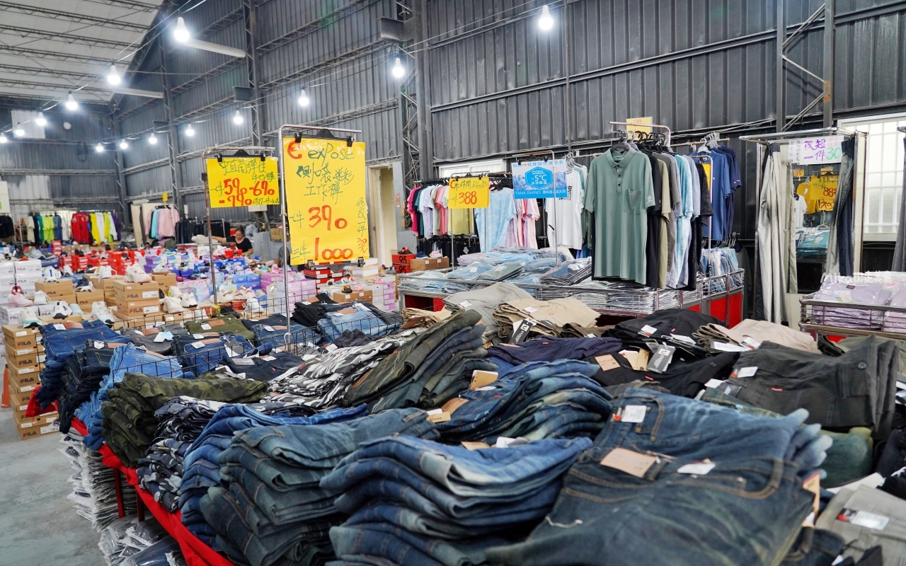【台南】嘉益 萬件牛仔褲 聯合廠拍｜台南冰涼衣褲 秋冬早鳥價！ 萬件牛仔褲X原廠犀牛X五大品牌運動鞋 聯合特賣中。