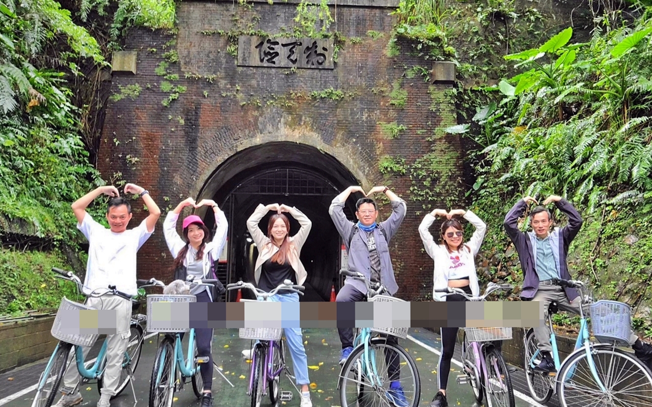 【新北】 台灣好行 – 黃金福隆線｜搭台灣好行 三線串遊東北角，買套票超划算，無限次數搭乘一日券還有特約店家合作優惠，玩遍東北角千元有找。