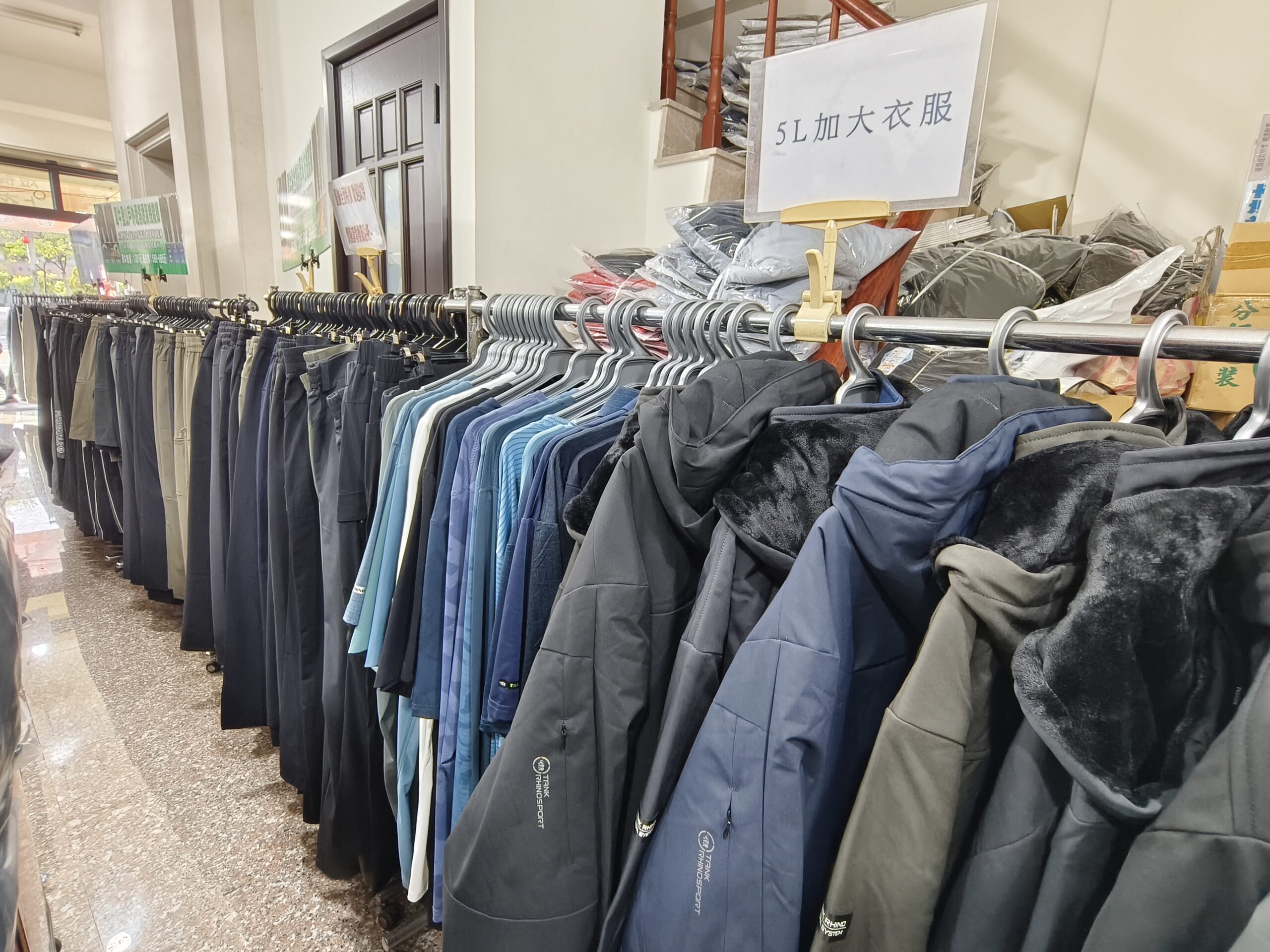 【台南】 金華路 原廠犀牛三代黑科技冰涼衣特賣｜ 全館100元起  春夏秋冬一起出清，長短褲、男女背心 任搭4件990元。