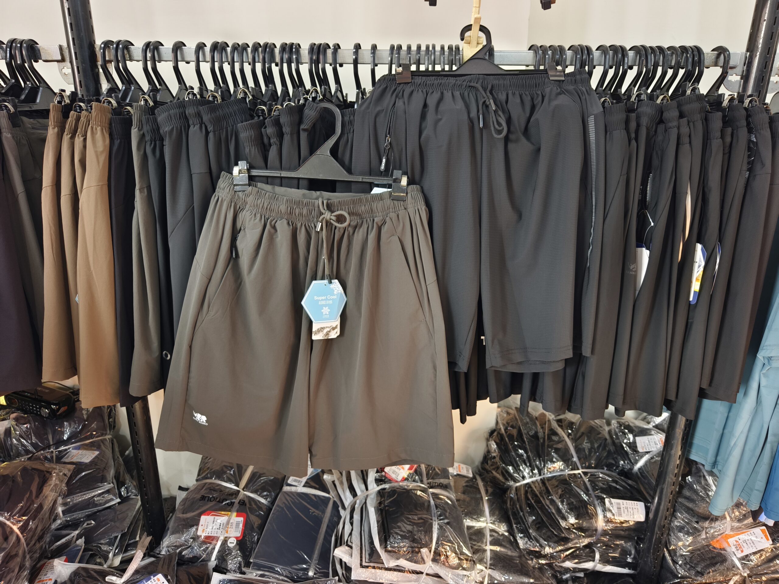 【台南】 金華路 原廠犀牛三代黑科技冰涼衣特賣｜ 全館100元起  春夏秋冬一起出清，長短褲、男女背心 任搭4件990元。