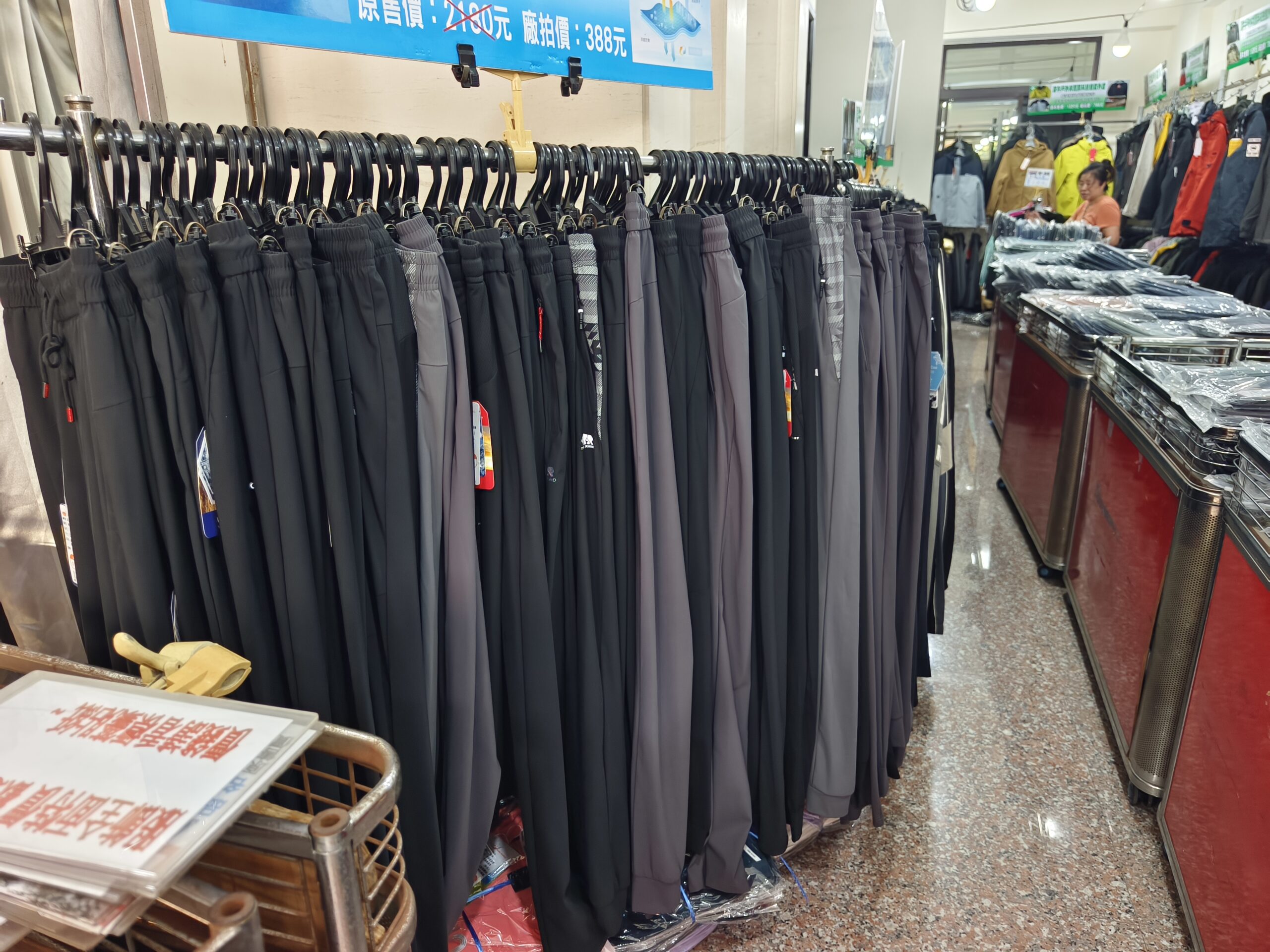 【台南】 金華路 原廠犀牛三代黑科技冰涼衣特賣｜ 全館100元起  春夏秋冬一起出清，長短褲、男女背心 任搭4件990元。