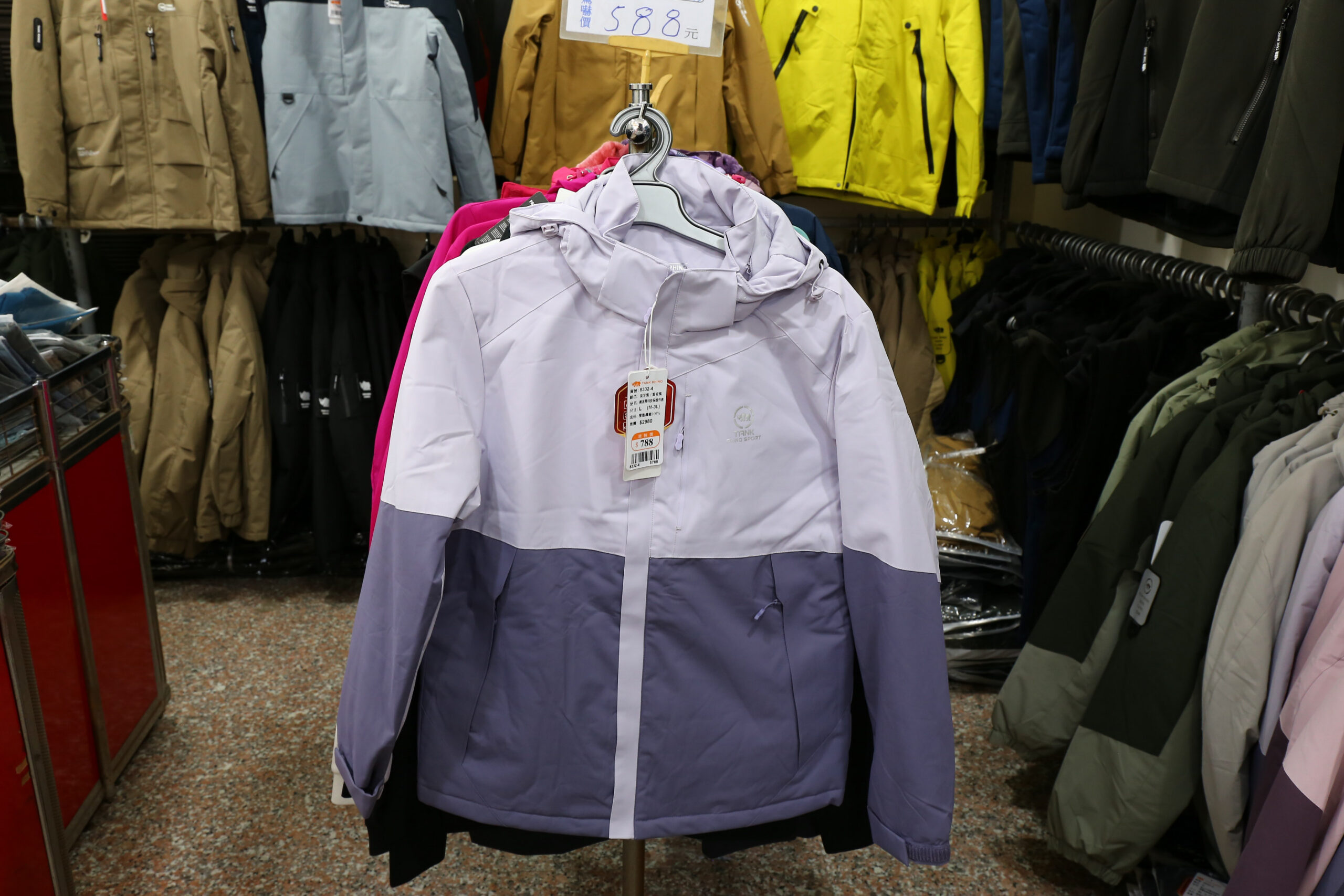 【台南】 金華路 原廠犀牛三代黑科技冰涼衣特賣｜ 全館100元起  春夏秋冬一起出清，長短褲、男女背心 任搭4件990元。