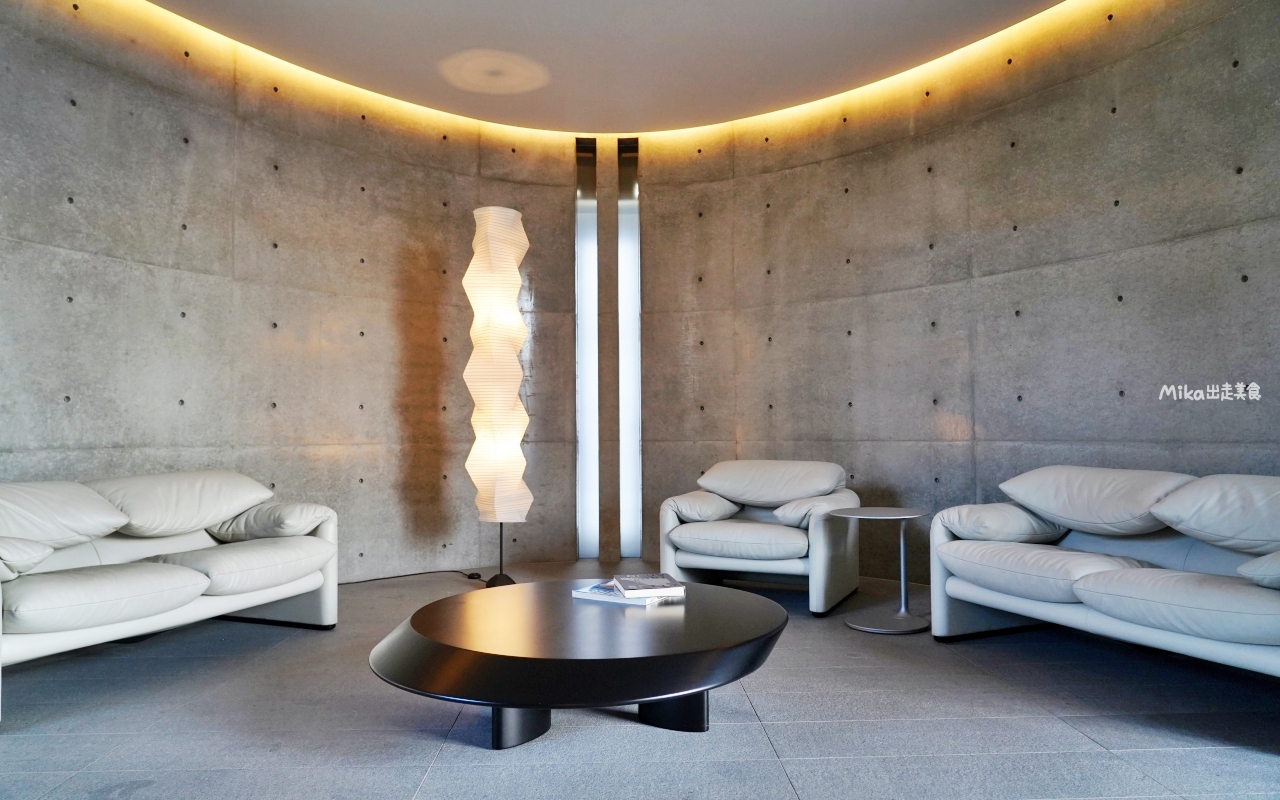 【日本】山陽 岡山信用金庫 內山下分行/廣場｜由世界知名 日本建築師安藤忠雄設計的信用金庫，清水模建築設計 現代簡約時尚 還有專人導覽 免費參觀。