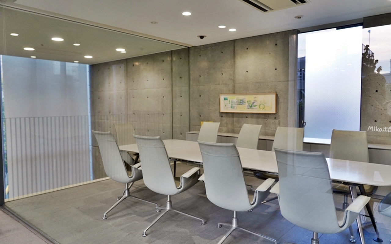 【日本】山陽 岡山信用金庫 內山下分行/廣場｜由世界知名 日本建築師安藤忠雄設計的信用金庫，清水模建築設計 現代簡約時尚 還有專人導覽 免費參觀。