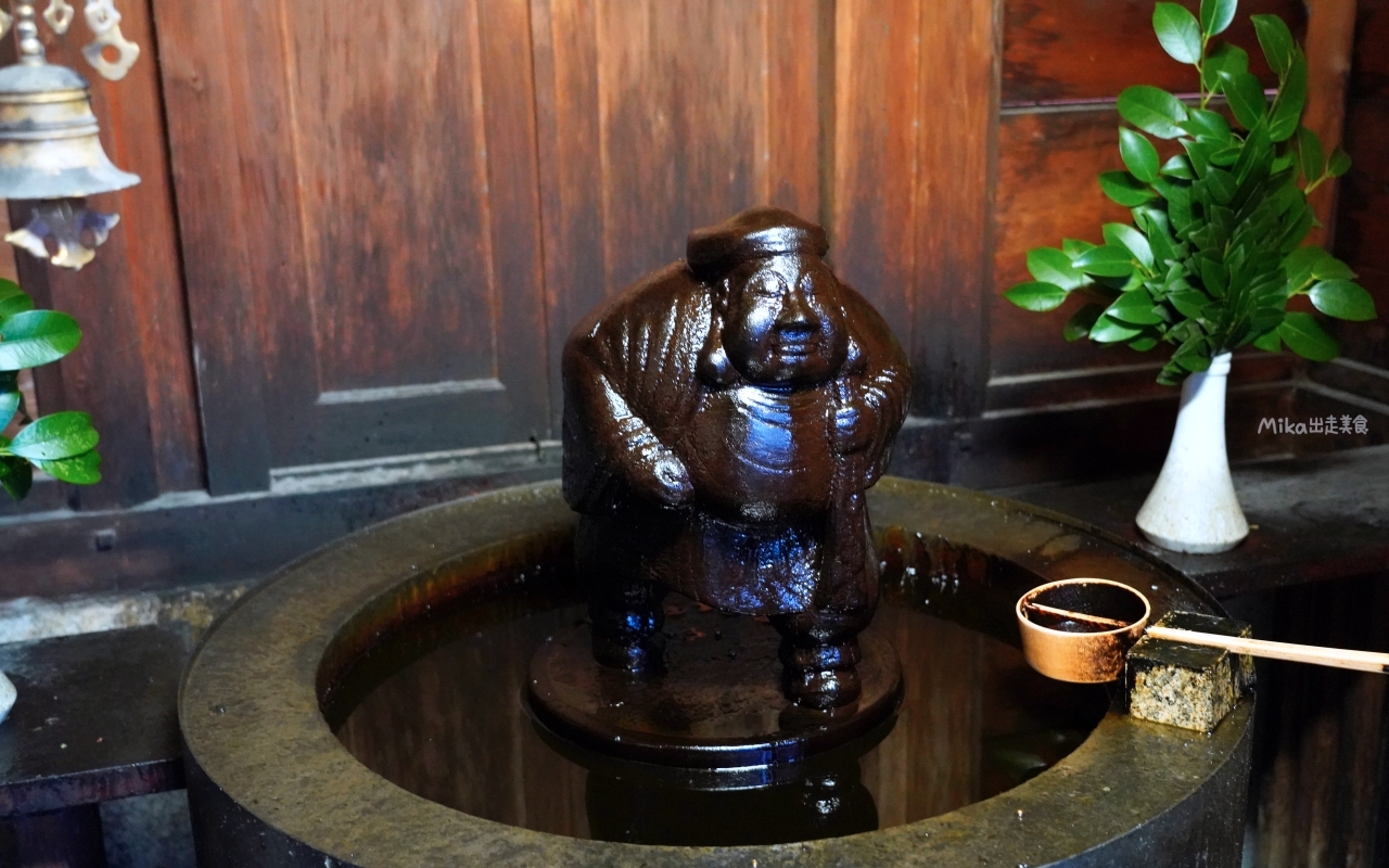 【日本 】山陽 岡山 油掛大黒天神社｜日本少見  富到流油的財神爺，淋油才能祈福的油掛大黑天神社，神社裡充滿濃郁麻油香氣好酷。
