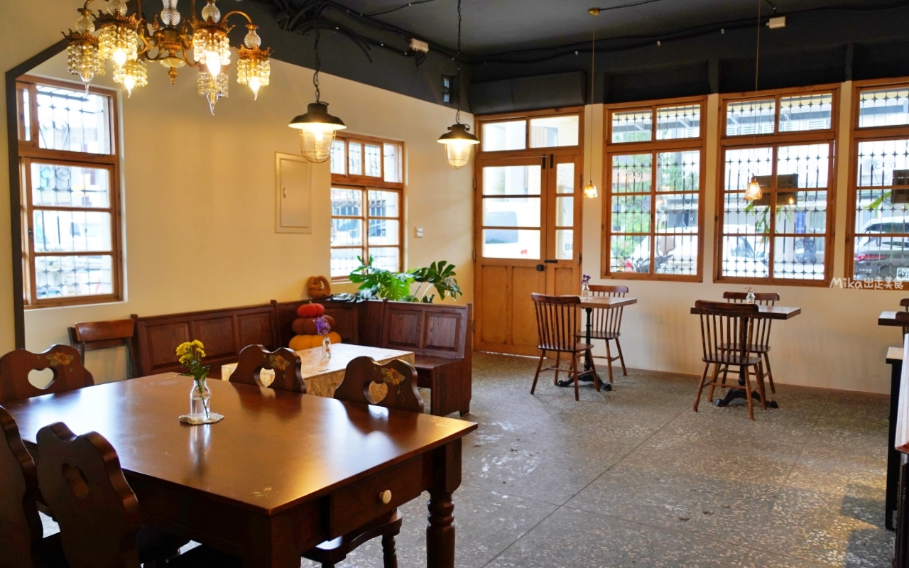 【宜蘭】 Chou Chou 迷你可麗露專賣店-洛伊咖啡｜復古歐風超美老宅，迷你可麗露、咖啡早午餐專賣。