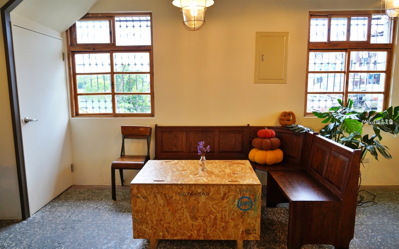 【宜蘭】 Chou Chou 迷你可麗露專賣店-洛伊咖啡｜復古歐風超美老宅，迷你可麗露、咖啡早午餐專賣。