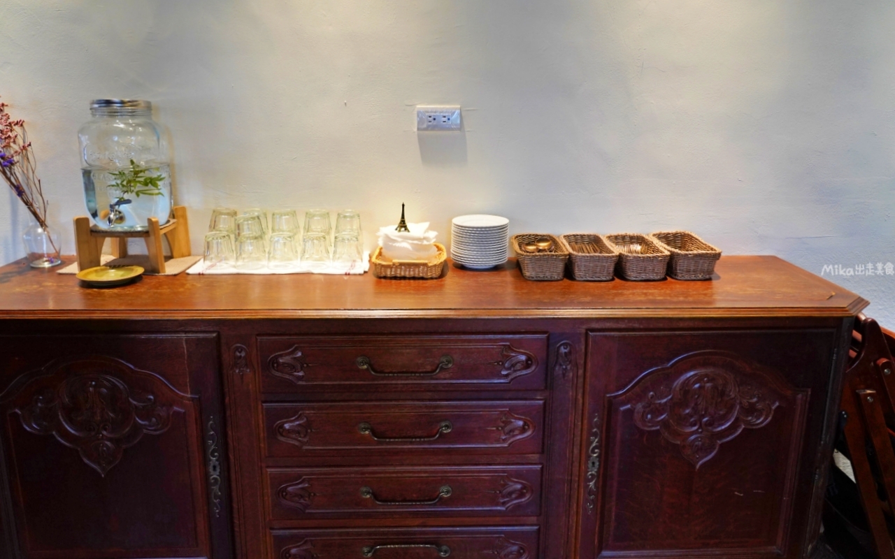 【宜蘭】 Chou Chou 迷你可麗露專賣店-洛伊咖啡｜復古歐風超美老宅，迷你可麗露、咖啡早午餐專賣。