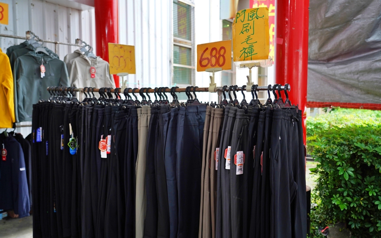 【宜蘭】 羅東 萬件牛仔褲 聯合廠拍｜萬件牛仔褲＋原廠犀牛  冬季服飾限時特價，犀牛長短褲、長短袖還有組合價 四件990元， 即日起宜蘭羅東農會開賣中。