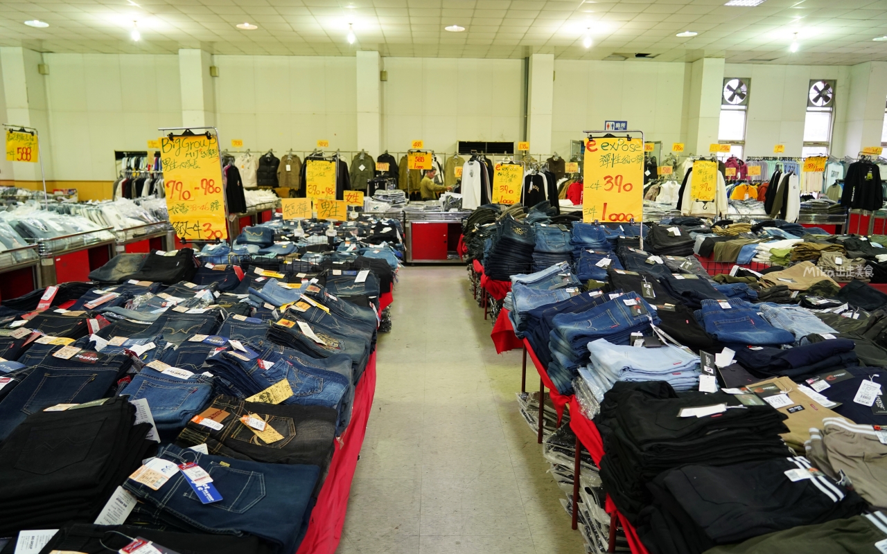 【宜蘭】 羅東 萬件牛仔褲 聯合廠拍｜萬件牛仔褲＋原廠犀牛  冬季服飾限時特價，犀牛長短褲、長短袖還有組合價 四件990元， 即日起宜蘭羅東農會開賣中。