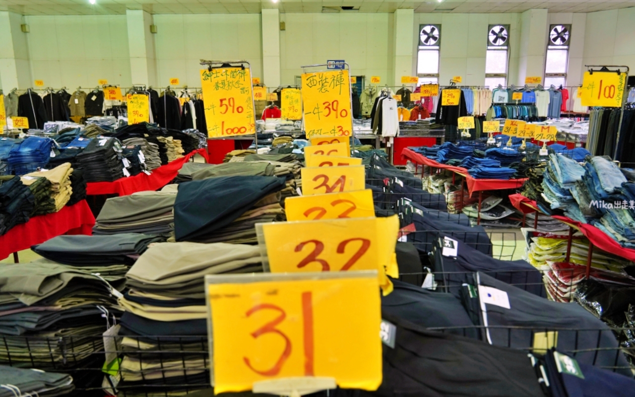 【宜蘭】 羅東 萬件牛仔褲 聯合廠拍｜萬件牛仔褲＋原廠犀牛  冬季服飾限時特價，犀牛長短褲、長短袖還有組合價 四件990元， 即日起宜蘭羅東農會開賣中。