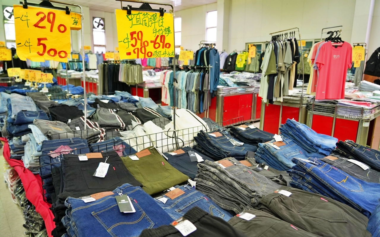 【宜蘭】 羅東 萬件牛仔褲 聯合廠拍｜萬件牛仔褲＋原廠犀牛  冬季服飾限時特價，犀牛長短褲、長短袖還有組合價 四件990元， 即日起宜蘭羅東農會開賣中。