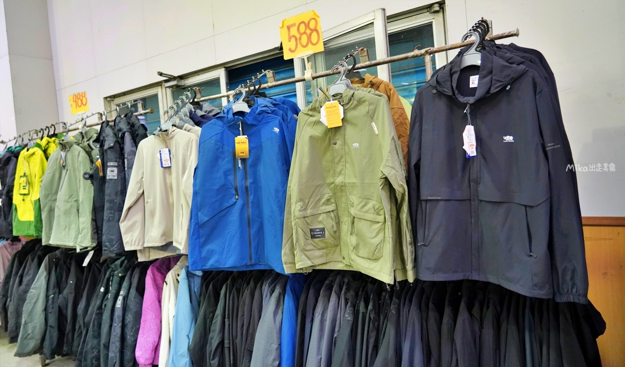 【宜蘭】 羅東 萬件牛仔褲 聯合廠拍｜萬件牛仔褲＋原廠犀牛  冬季服飾限時特價，犀牛長短褲、長短袖還有組合價 四件990元， 即日起宜蘭羅東農會開賣中。