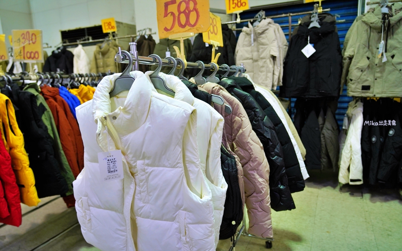 【宜蘭】 羅東 萬件牛仔褲 聯合廠拍｜萬件牛仔褲＋原廠犀牛  冬季服飾限時特價，犀牛長短褲、長短袖還有組合價 四件990元， 即日起宜蘭羅東農會開賣中。