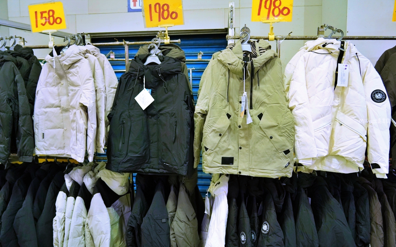 【宜蘭】 羅東 萬件牛仔褲 聯合廠拍｜萬件牛仔褲＋原廠犀牛  冬季服飾限時特價，犀牛長短褲、長短袖還有組合價 四件990元， 即日起宜蘭羅東農會開賣中。