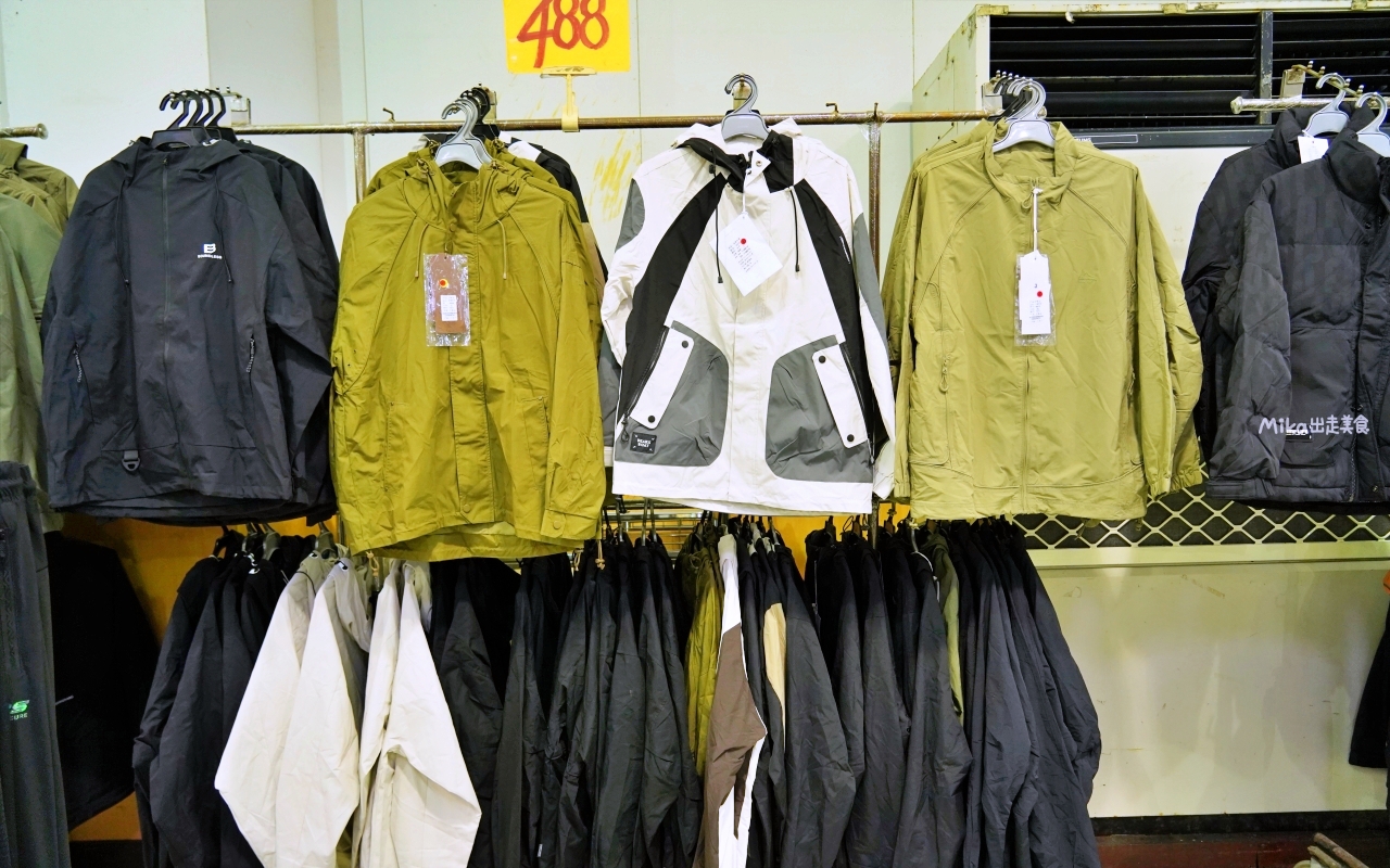 【宜蘭】 羅東 萬件牛仔褲 聯合廠拍｜萬件牛仔褲＋原廠犀牛  冬季服飾限時特價，犀牛長短褲、長短袖還有組合價 四件990元， 即日起宜蘭羅東農會開賣中。