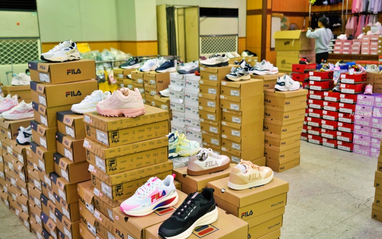 【宜蘭】 羅東 萬件牛仔褲 聯合廠拍｜萬件牛仔褲＋原廠犀牛  冬季服飾限時特價，犀牛長短褲、長短袖還有組合價 四件990元， 即日起宜蘭羅東農會開賣中。