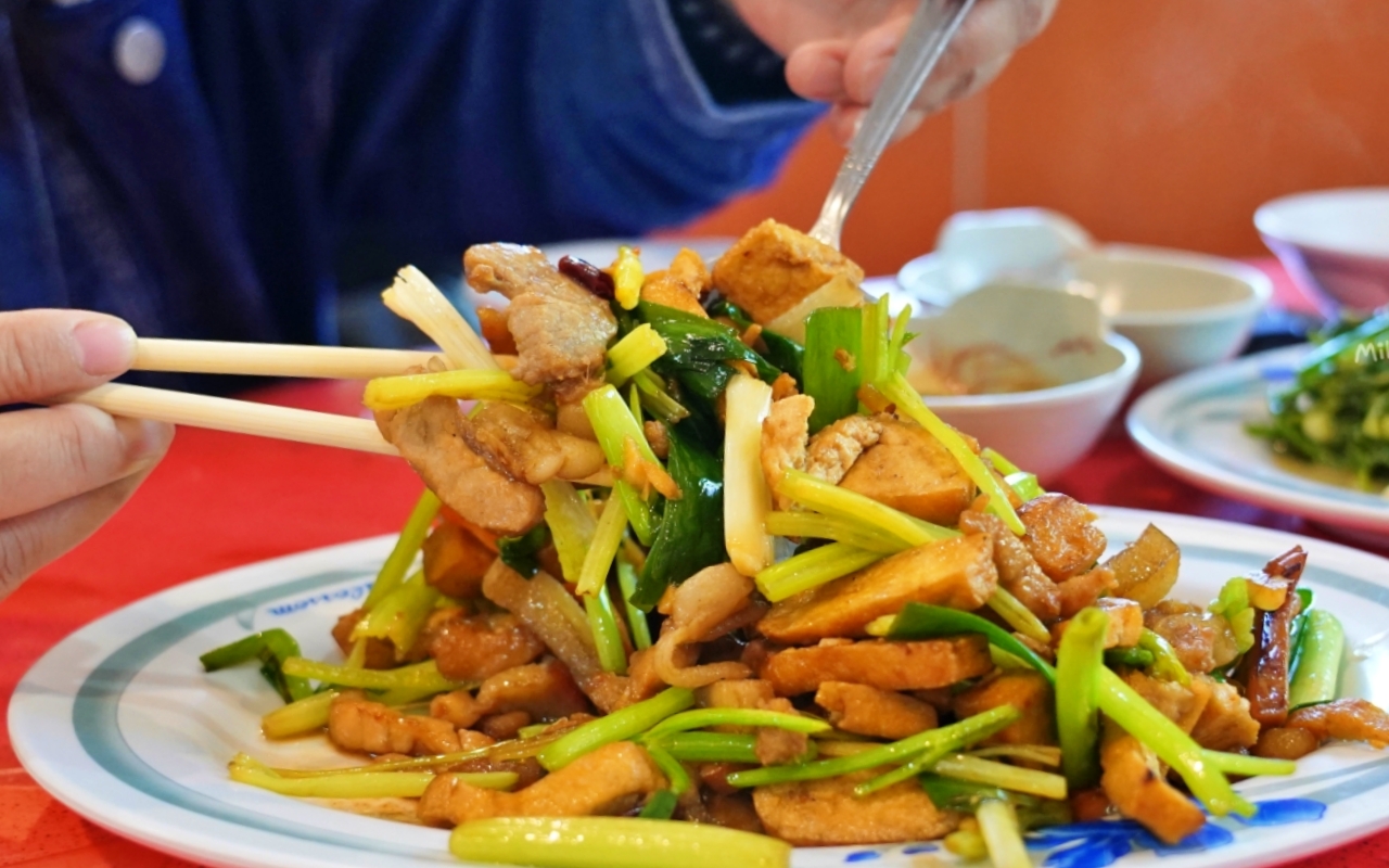 【苗栗】 頭份 永昇客家小館｜頭份 客家料理餐廳推薦，平價大份量，白飯吃到飽以外還有超大停車場。