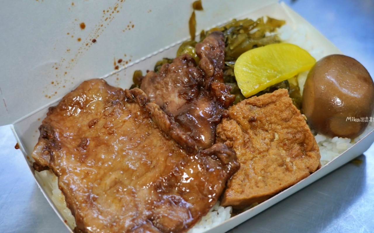 【苗栗】 頭份 圓光排肉餐盒｜在地超人氣 陪伴頭份人的66年客運站便當，只賣一種口味一賣就一甲子，正老店吃這家。