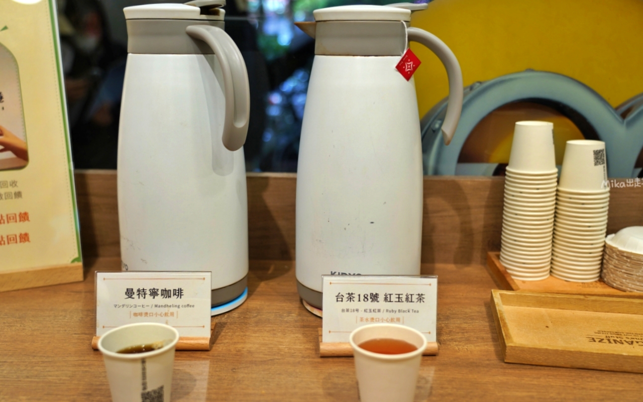 【團購】 實心蛋捲|年節伴手禮 送禮推薦 多種口味 真心實意 蛋捲包覆著濃郁內餡的實心蛋捲,還有高岡屋聯名海苔肉鬆蛋捲必吃。 【團購】 實心蛋捲|年節伴手禮 送禮推薦 多種口味 真心實意 蛋捲包覆著濃郁內餡的實心蛋捲,還有高岡屋聯名海苔肉鬆蛋捲必吃。