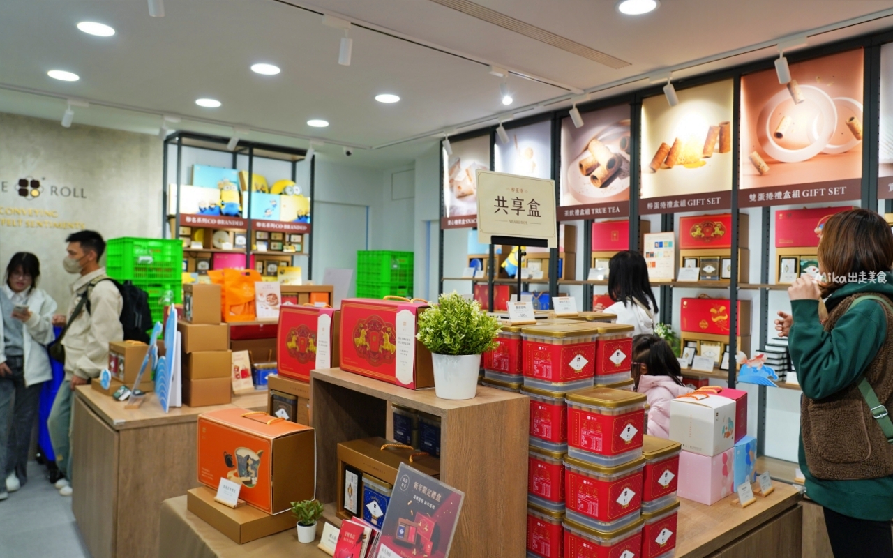 【團購】 實心蛋捲|年節伴手禮 送禮推薦 多種口味 真心實意 蛋捲包覆著濃郁內餡的實心蛋捲,還有高岡屋聯名海苔肉鬆蛋捲必吃。 【團購】 實心蛋捲|年節伴手禮 送禮推薦 多種口味 真心實意 蛋捲包覆著濃郁內餡的實心蛋捲,還有高岡屋聯名海苔肉鬆蛋捲必吃。