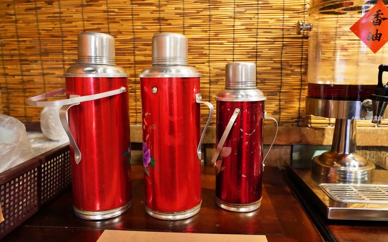 【桃園】薑太宮 市井小火鍋 桃園楊梅店｜平價小火鍋就能吃到起司瀑布流火鍋雞，1鍋2吃很超值，先吃炒雞，再吃火鍋，還有滿滿的起司任你吃。