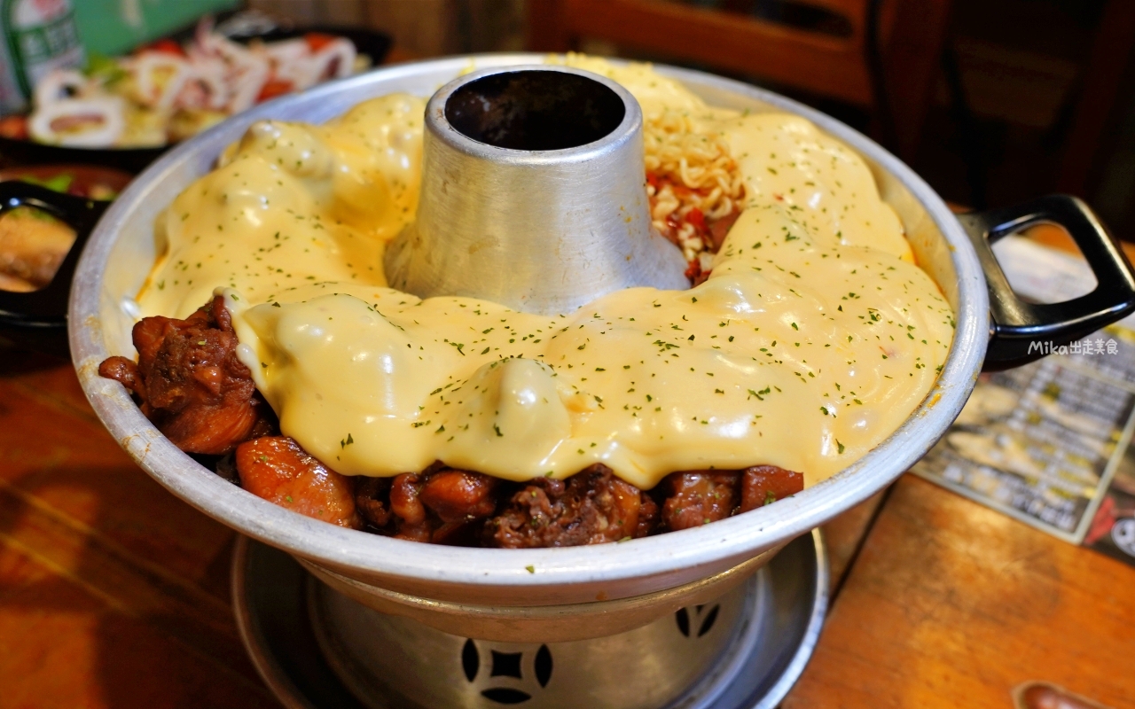 【桃園】薑太宮 市井小火鍋 桃園楊梅店｜平價小火鍋就能吃到起司瀑布流火鍋雞，1鍋2吃很超值，先吃炒雞，再吃火鍋，還有滿滿的起司任你吃。