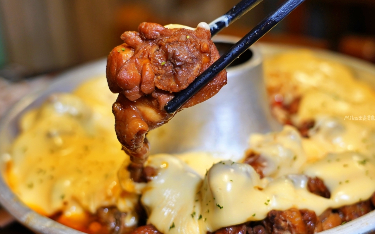 【桃園】薑太宮 市井小火鍋 桃園楊梅店｜平價小火鍋就能吃到起司瀑布流火鍋雞，1鍋2吃很超值，先吃炒雞，再吃火鍋，還有滿滿的起司任你吃。