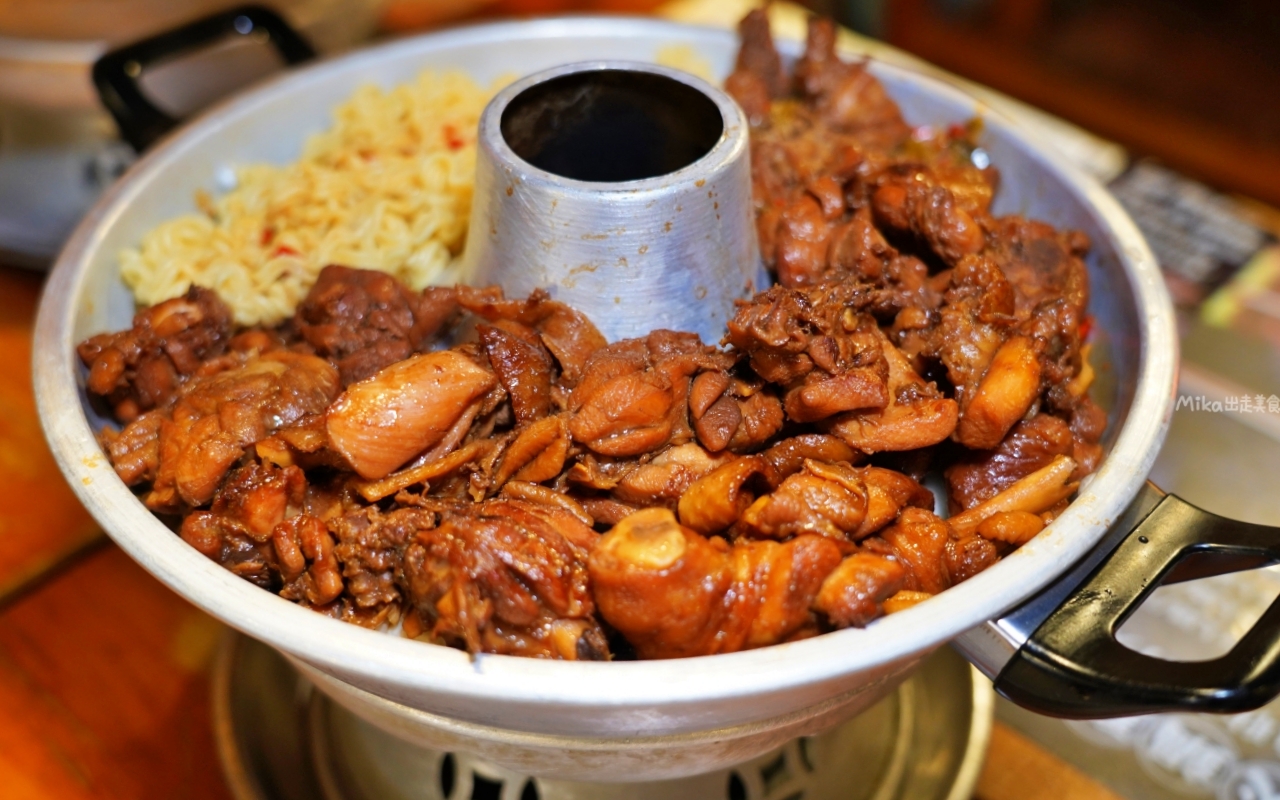 【桃園】薑太宮 市井小火鍋 桃園楊梅店｜平價小火鍋就能吃到起司瀑布流火鍋雞，1鍋2吃很超值，先吃炒雞，再吃火鍋，還有滿滿的起司任你吃。