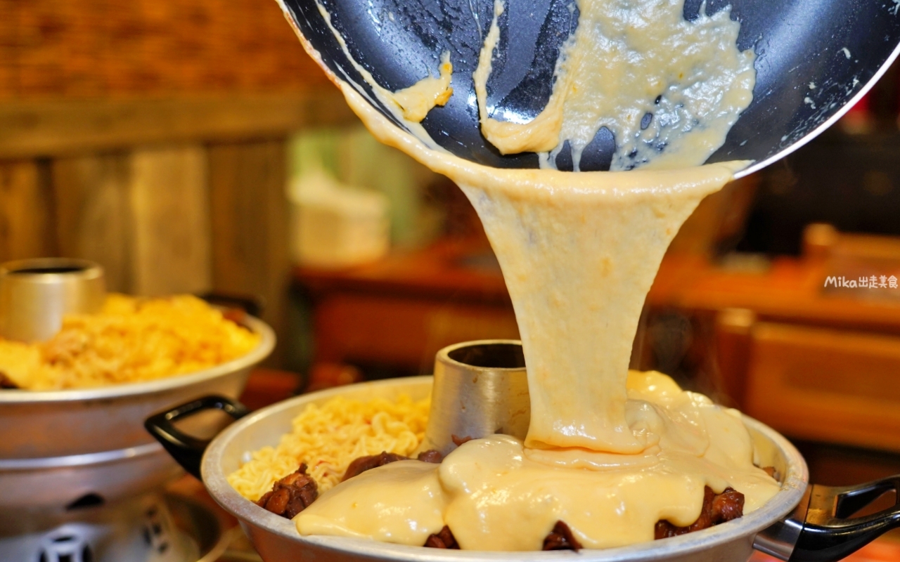 【桃園】薑太宮 市井小火鍋 桃園楊梅店｜平價小火鍋就能吃到起司瀑布流火鍋雞，1鍋2吃很超值，先吃炒雞，再吃火鍋，還有滿滿的起司任你吃。