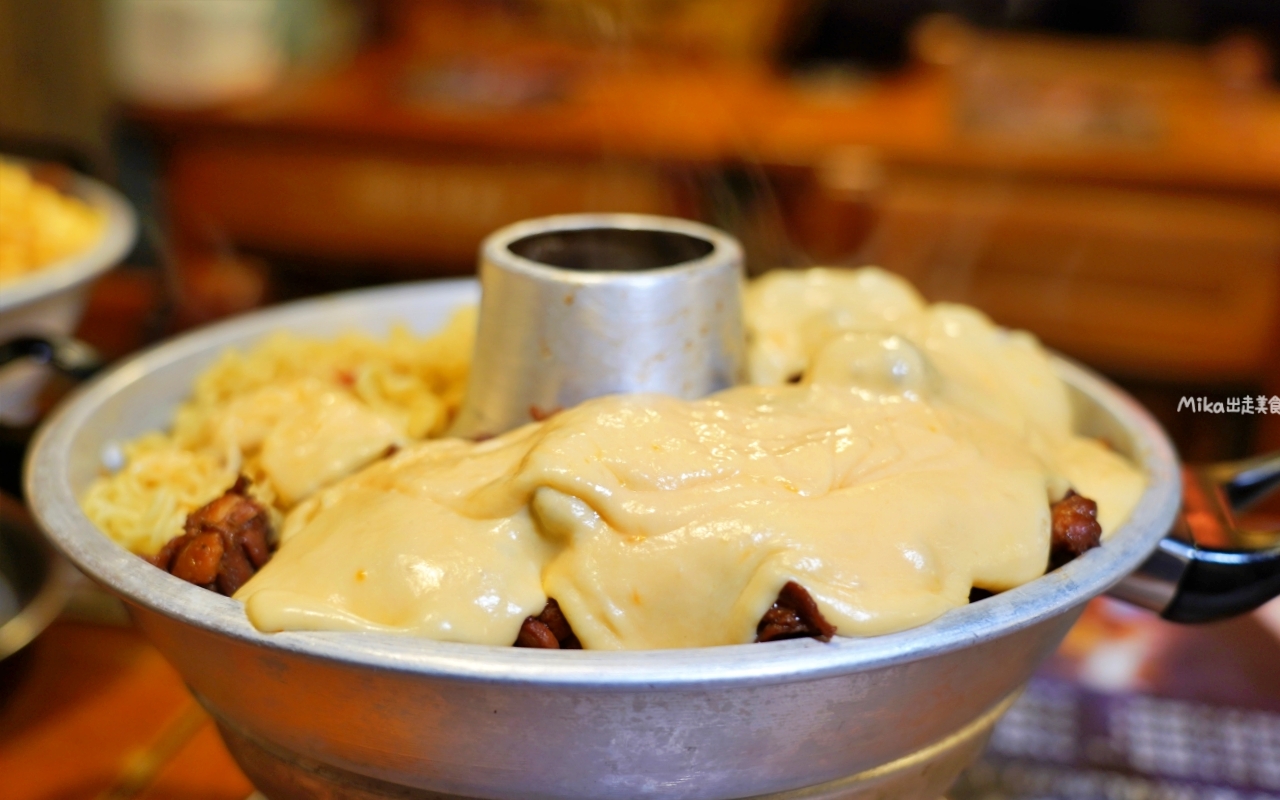 【桃園】薑太宮 市井小火鍋 桃園楊梅店｜平價小火鍋就能吃到起司瀑布流火鍋雞，1鍋2吃很超值，先吃炒雞，再吃火鍋，還有滿滿的起司任你吃。