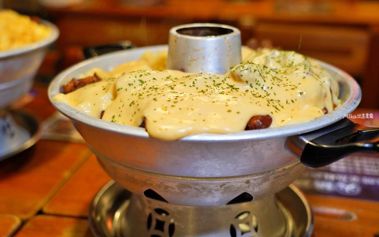 【桃園】薑太宮 市井小火鍋 桃園楊梅店｜平價小火鍋就能吃到起司瀑布流火鍋雞，1鍋2吃很超值，先吃炒雞，再吃火鍋，還有滿滿的起司任你吃。