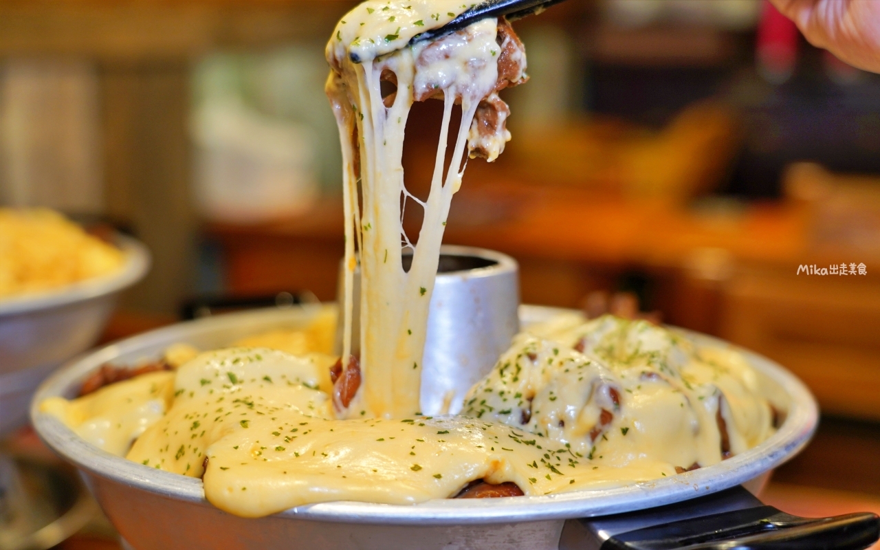 【桃園】薑太宮 市井小火鍋 桃園楊梅店｜平價小火鍋就能吃到起司瀑布流火鍋雞，1鍋2吃很超值，先吃炒雞，再吃火鍋，還有滿滿的起司任你吃。