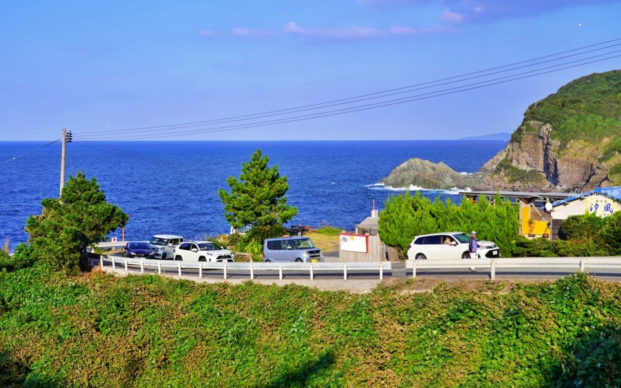 【日本】 山口 元乃隅神社｜日本絕景神社之一，123 座紅色的鳥居綿延至海邊，依山傍海很是壯觀。